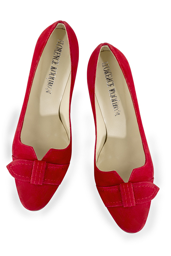 Cardinal red women's dress pumps, with a knot on the front. Round toe. High slim heel. Top view - Florence KOOIJMAN